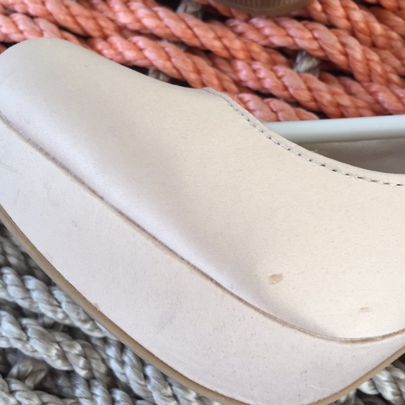 Heels by lsenboye NWT size 6.5 - Picture 4 of 8